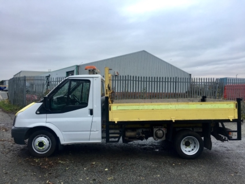 FORD TRANSIT Tipper with built in Compressor and 110v Power 2009
