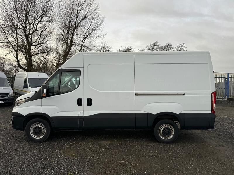 IVECO DAILY  35S14V MWB Van. Euro 6. Tows 3.5T 2019