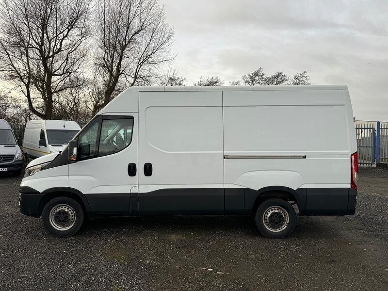 IVECO DAILY  35S14V MWB Van. Euro 6. 12 MTHS MOT.  2019