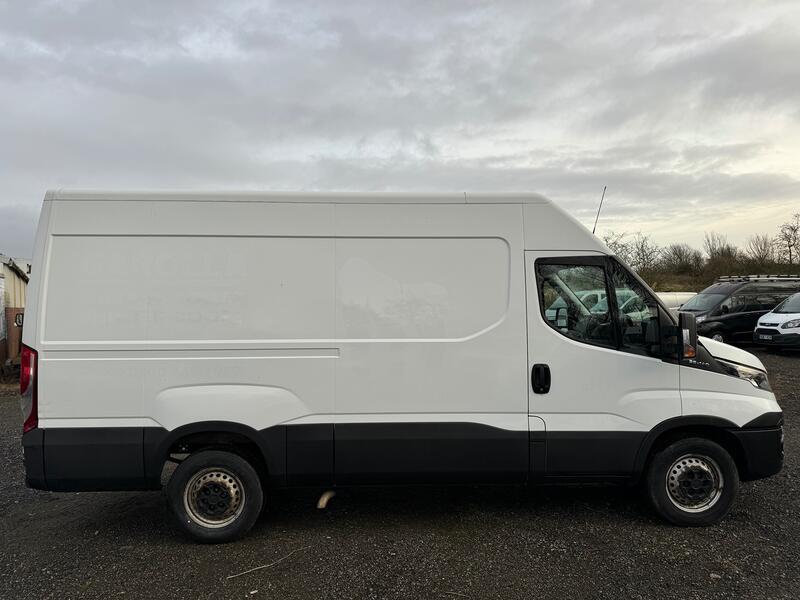 IVECO DAILY  35S14V MWB Van. Euro 6. 12 MTHS MOT.  2019