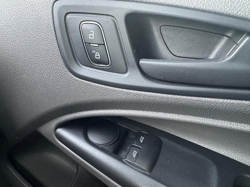 FORD TRANSIT CONNECT 1.5 200 EcoBlue. Less than £29 a week on Finance. DAB. 6 Speed.  2019