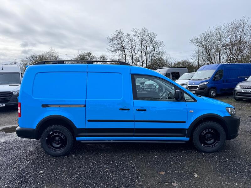 VOLKSWAGEN CADDY 1.6 TDI Maxi Custom Built Van. AC. Solar. Fridge. Power pack.    2015