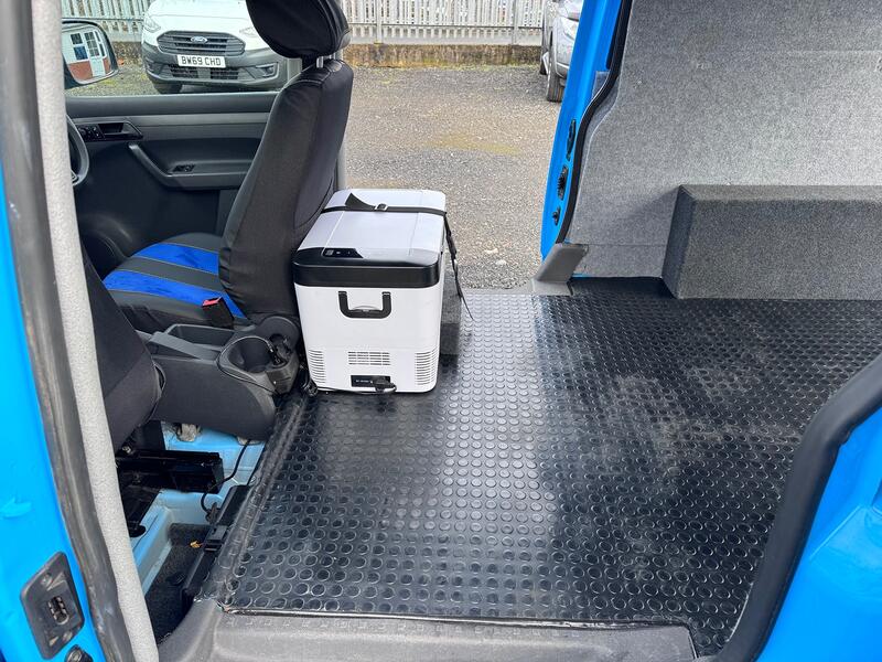 VOLKSWAGEN CADDY 1.6 TDI Maxi Custom Built Van. AC. Solar. Fridge. Power pack.    2015