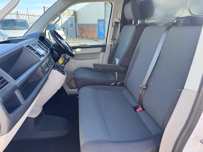 VOLKSWAGEN TRANSPORTER 2.0 TDI T32 BlueMotion Tech Highline 4Motion. NO VAT. 2016