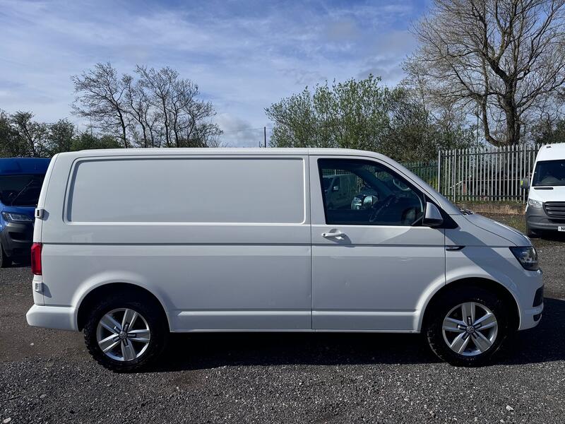 VOLKSWAGEN TRANSPORTER 2.0 TDI T32 BlueMotion Tech Highline 4Motion. NO VAT. 2016