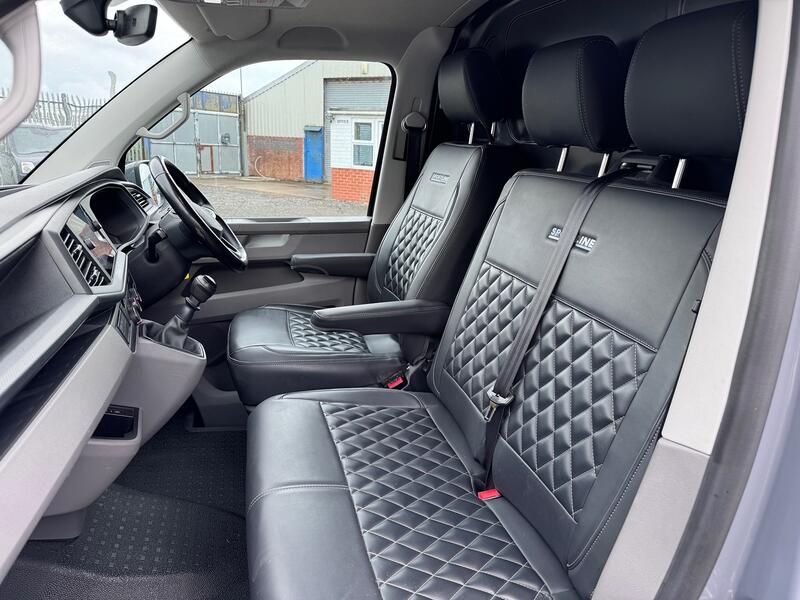 VOLKSWAGEN TRANSPORTER 2.0 TDI 150 Highline. Pure Grey. Tailgate.  2020