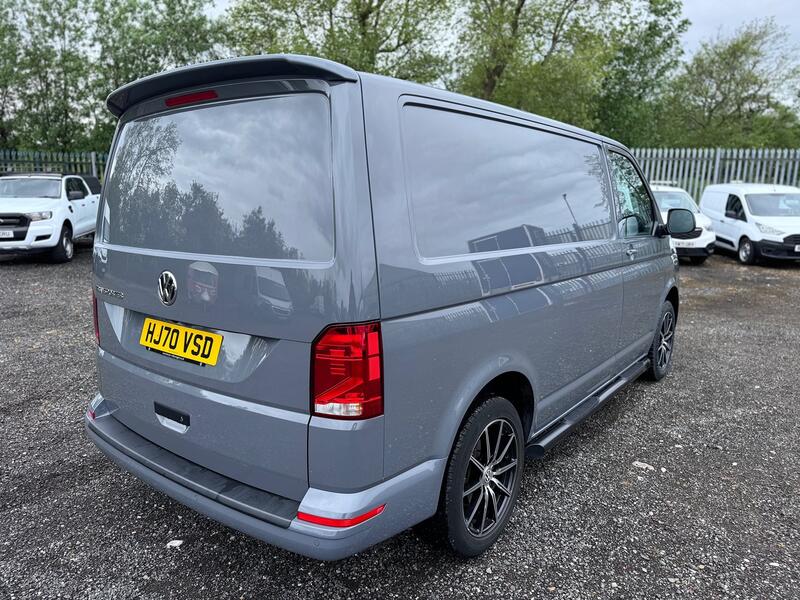 VOLKSWAGEN TRANSPORTER 2.0 TDI 150 Highline. Pure Grey. Tailgate.  2020
