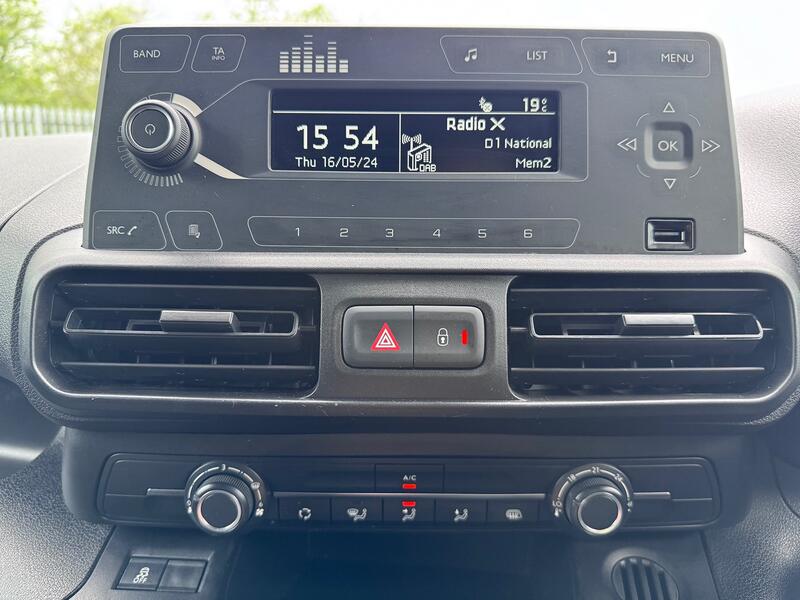 VAUXHALL COMBO 1.5 Turbo D 2000 Dynamic 100hp  DAB. AC. Cruise. 2022