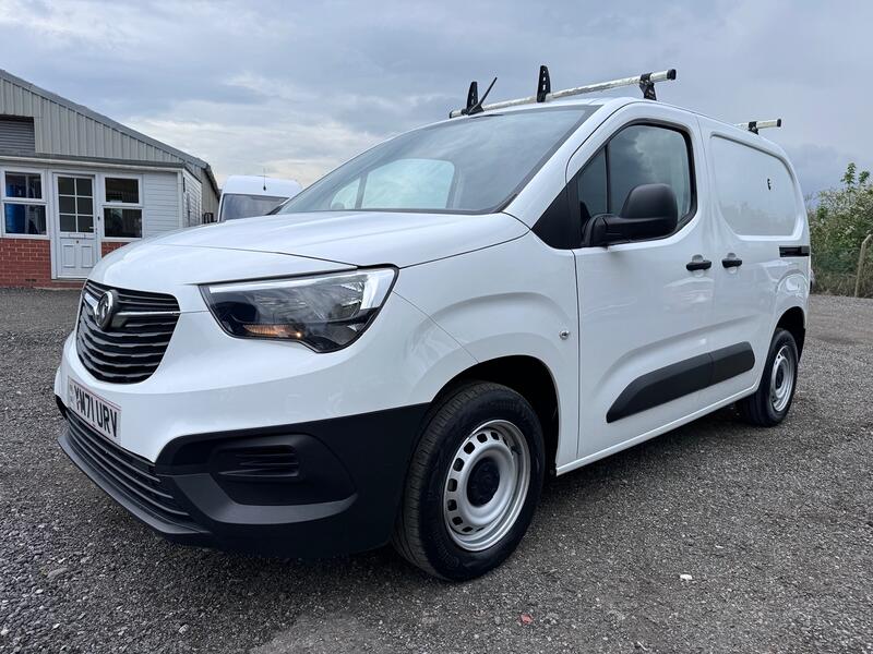 VAUXHALL COMBO 1.5 Turbo D 2000 Dynamic 100hp  DAB. AC. Cruise. 2022