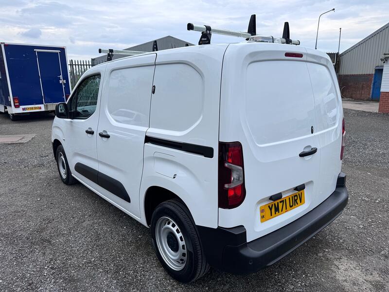 VAUXHALL COMBO 1.5 Turbo D 2000 Dynamic 100hp  DAB. AC. Cruise. 2022