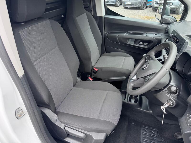 VAUXHALL COMBO 1.5 Turbo D 2000 Dynamic 100hp  DAB. AC. Cruise. 2022