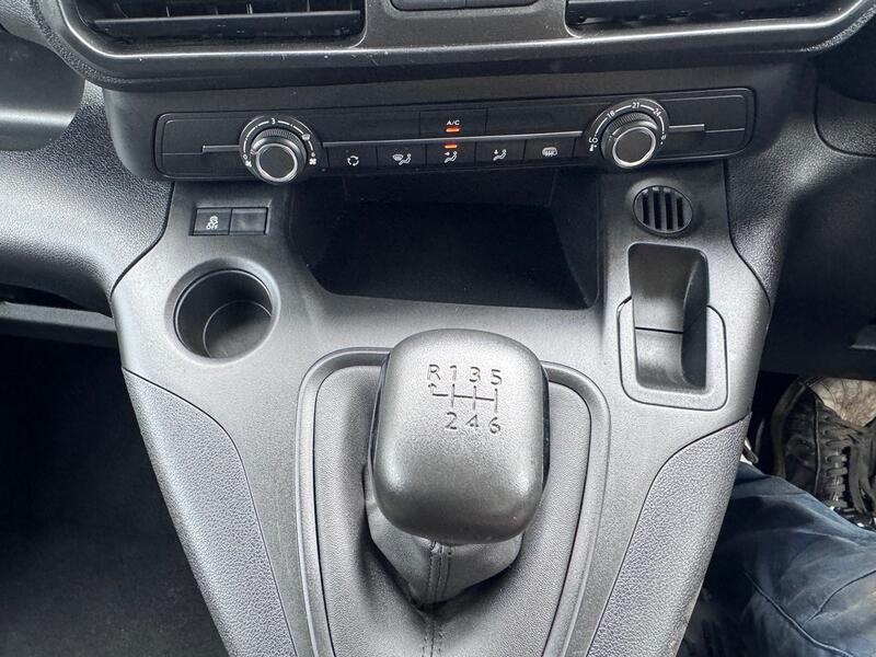 VAUXHALL COMBO 1.5 Turbo D 2000 Dynamic 100hp  DAB. AC. Cruise. 2022
