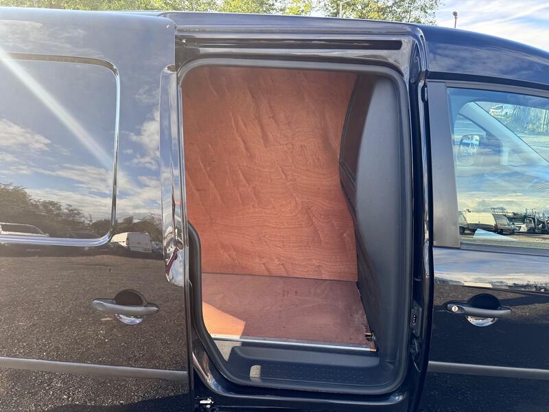 VOLKSWAGEN CADDY MAXI 2.0 TDI With Tailgate. 1 Owner.  2019