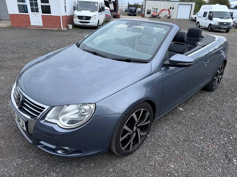 VOLKSWAGEN EOS 2.0 TSI Sport Convertible. Panoramic Roof. Leather. 6SP. Heated Seats. 2009