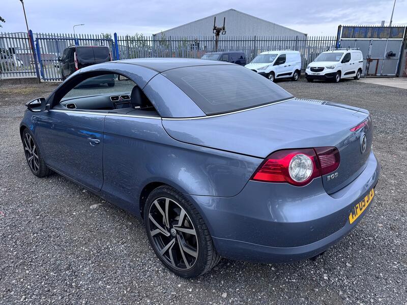 VOLKSWAGEN EOS 2.0 TSI Sport Convertible. Panoramic Roof. Leather. 6SP. Heated Seats. 2009