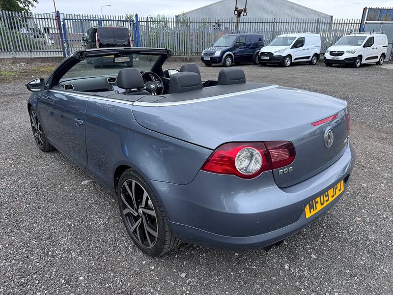 VOLKSWAGEN EOS 2.0 TSI Sport Convertible. Panoramic Roof. Leather. 6SP. Heated Seats. 2009