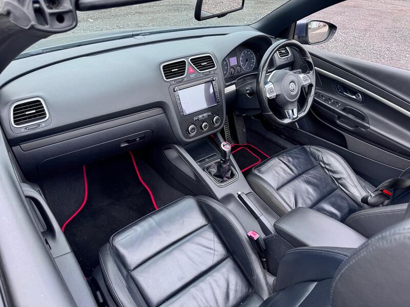 VOLKSWAGEN EOS 2.0 TSI Sport Convertible. Panoramic Roof. Leather. 6SP. Heated Seats. 2009