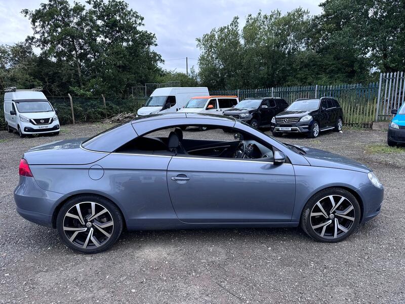 VOLKSWAGEN EOS 2.0 TSI Sport Convertible. Panoramic Roof. Leather. 6SP. Heated Seats. 2009