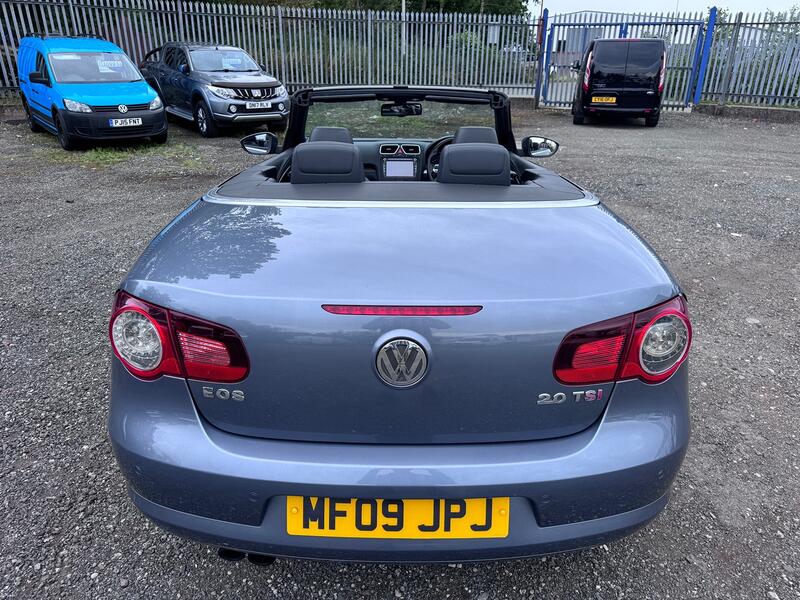 VOLKSWAGEN EOS 2.0 TSI Sport Convertible. Panoramic Roof. Leather. 6SP. Heated Seats. 2009