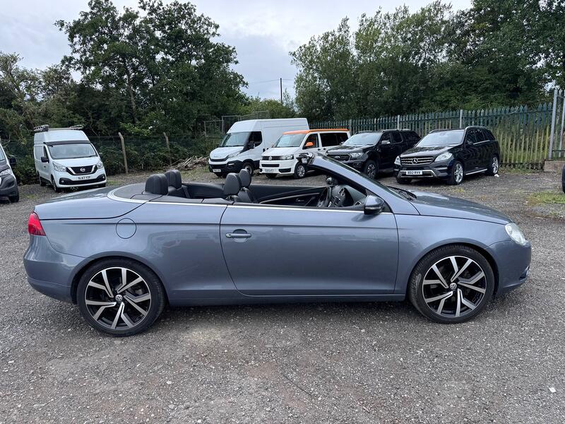 VOLKSWAGEN EOS 2.0 TSI Sport Convertible. Panoramic Roof. Leather. 6SP. Heated Seats. 2009