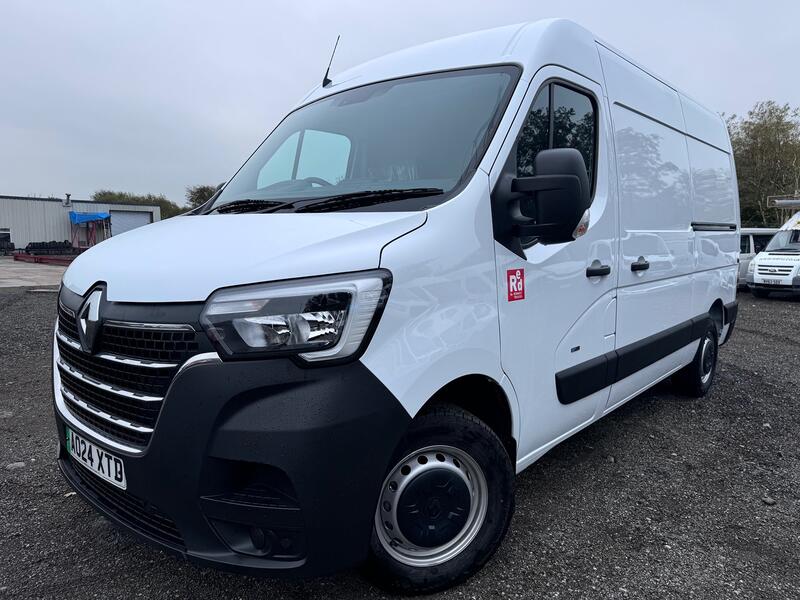 RENAULT MASTER 35 ZE MWB Van. Del Miles. £31000 SAVING OFF NEW!! 2024