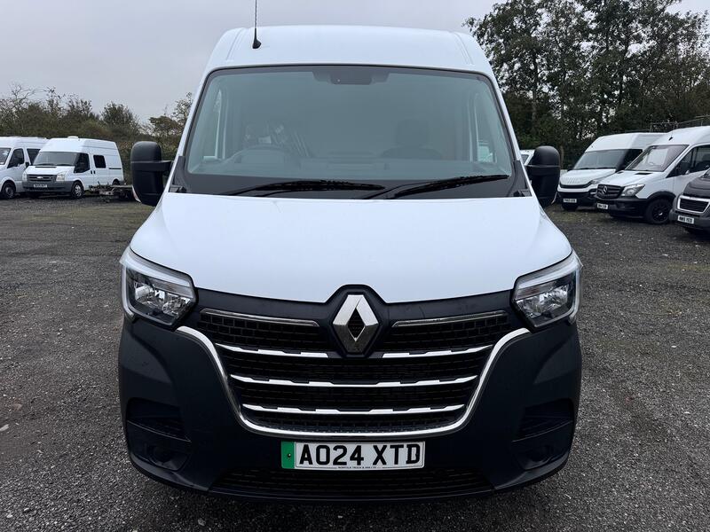 RENAULT MASTER 35 ZE MWB Van. Del Miles. £31000 SAVING OFF NEW!! 2024
