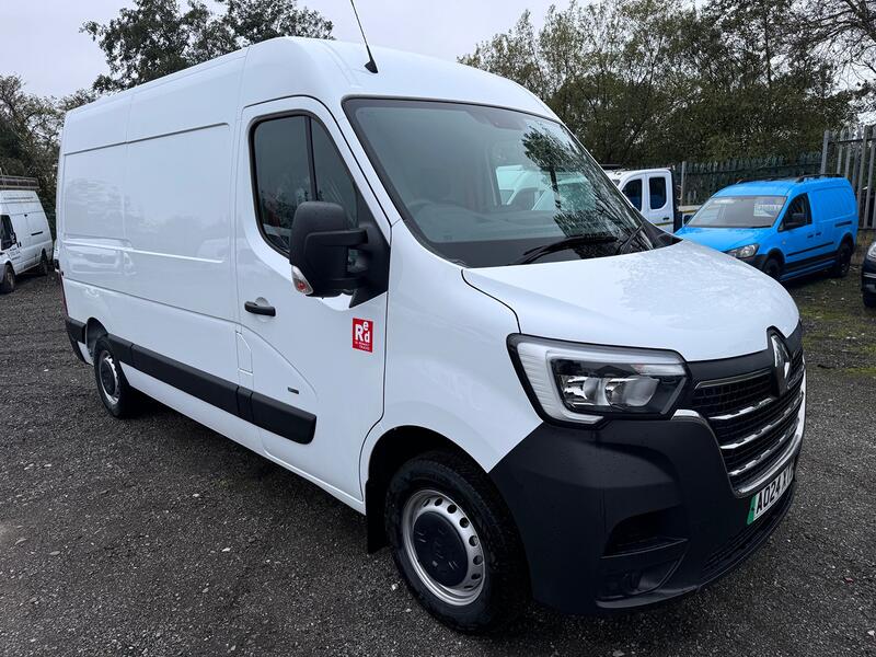 RENAULT MASTER 35 ZE MWB Van. Del Miles. £31000 SAVING OFF NEW!! 2024