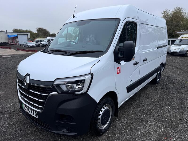 RENAULT MASTER 35 ZE MWB Van. Del Miles. £31000 SAVING OFF NEW!! 2024
