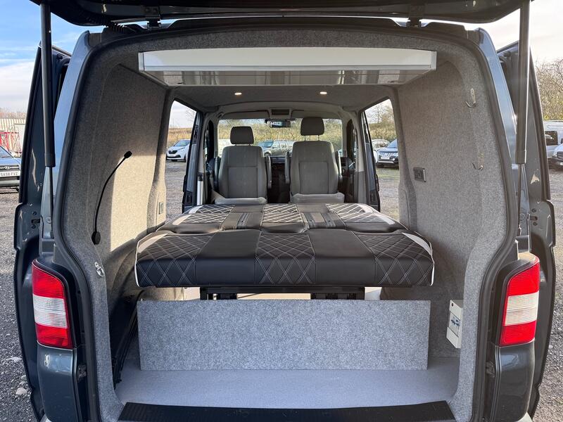 VOLKSWAGEN TRANSPORTER 2.5 TDi Day Van. Campervan. R&R Bed. Electrics. Insulated. 6Speed. 174BHP 2007