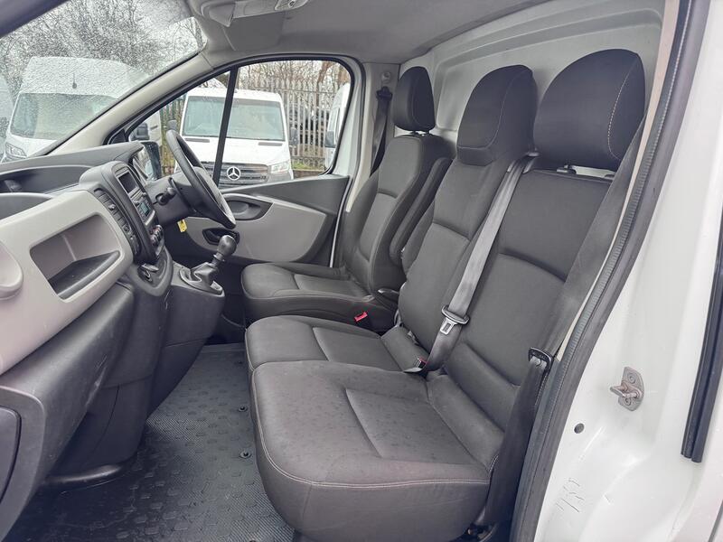 RENAULT TRAFIC 1.6 SL27 dCi 115 Business+. NO VAT. 17