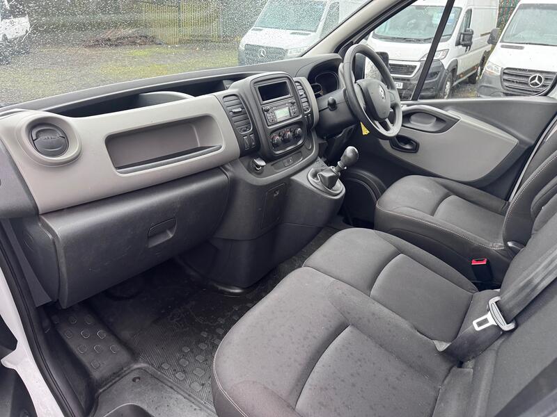 RENAULT TRAFIC 1.6 SL27 dCi 115 Business+. NO VAT. 17