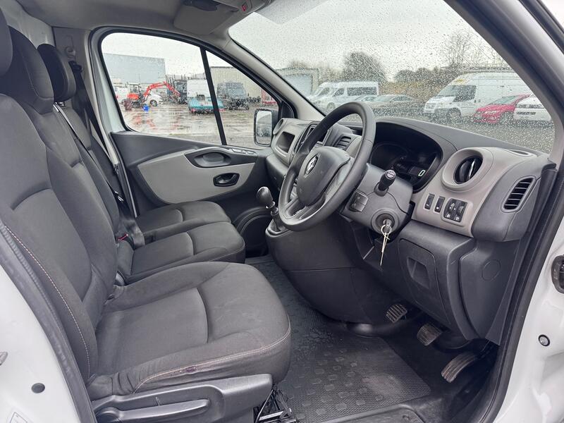 RENAULT TRAFIC 1.6 SL27 dCi 115 Business+. NO VAT. 17