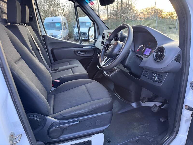 MERCEDES-BENZ SPRINTER 2.1 316 CDI LWB Panel Van. FSH. Roof Rack. Appleplay. 2019