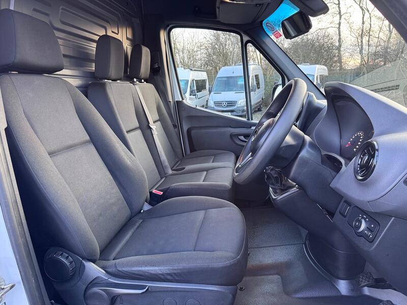MERCEDES-BENZ SPRINTER 2.1 316 CDI LWB Panel Van. FSH. Roof Rack. Appleplay. 2019