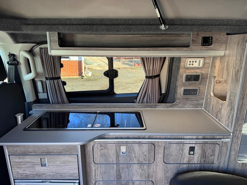 FORD TRANSIT CUSTOM Limited. Pop Top 4 Berth Campervan. Appleplay. Rib Bed. Heated Seats. AC. Diesel Heater ETC 2018