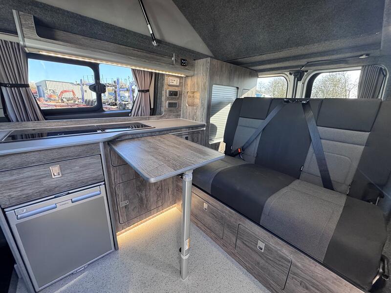 FORD TRANSIT CUSTOM Limited. Pop Top 4 Berth Campervan. Appleplay. Rib Bed. Heated Seats. AC. Diesel Heater ETC 2018