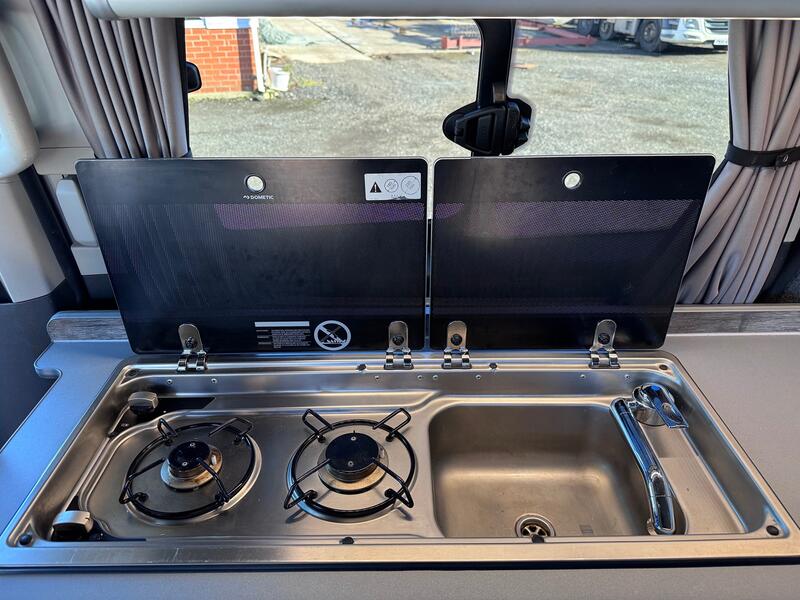 FORD TRANSIT CUSTOM Limited. Pop Top 4 Berth Campervan. Appleplay. Rib Bed. Heated Seats. AC. Diesel Heater ETC 2018