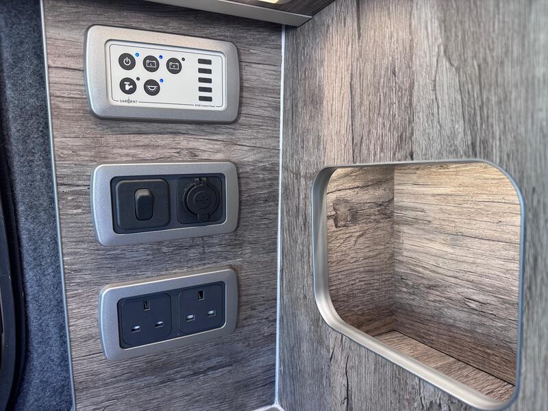 FORD TRANSIT CUSTOM Limited. Pop Top 4 Berth Campervan. Appleplay. Rib Bed. Heated Seats. AC. Diesel Heater ETC 2018
