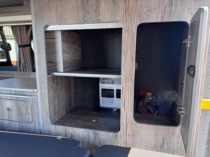 FORD TRANSIT CUSTOM Limited. Pop Top 4 Berth Campervan. Appleplay. Rib Bed. Heated Seats. AC. Diesel Heater ETC 2018