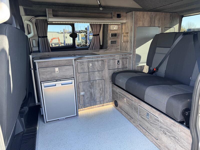 FORD TRANSIT CUSTOM Limited. Pop Top 4 Berth Campervan. Appleplay. Rib Bed. Heated Seats. AC. Diesel Heater ETC 2018