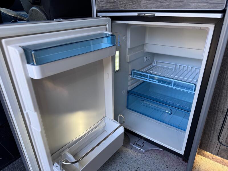 FORD TRANSIT CUSTOM Limited. Pop Top 4 Berth Campervan. Appleplay. Rib Bed. Heated Seats. AC. Diesel Heater ETC 2018