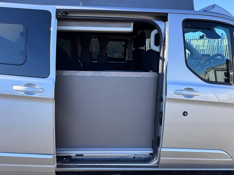 FORD TRANSIT CUSTOM Limited. Pop Top 4 Berth Campervan. Appleplay. Rib Bed. Heated Seats. AC. Diesel Heater ETC 2018