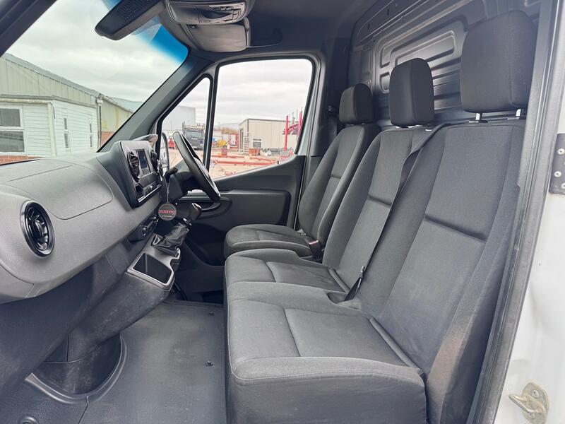 MERCEDES-BENZ SPRINTER 2.1 314 CDI MWB Low Roof Panel Van. Only 60566 Miles. FMBSH.  Appleplay.  NO VAT 2019