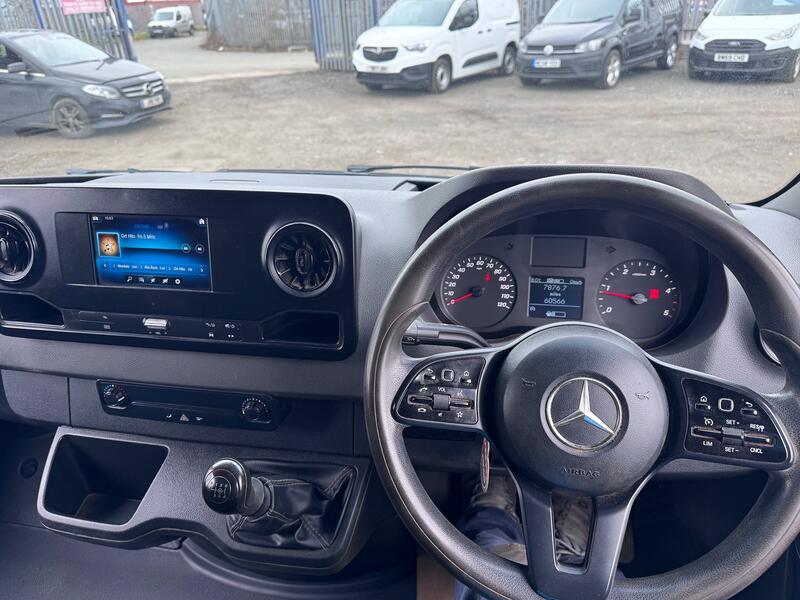 MERCEDES-BENZ SPRINTER 2.1 314 CDI MWB Low Roof Panel Van. Only 60566 Miles. FMBSH.  Appleplay.  NO VAT 2019