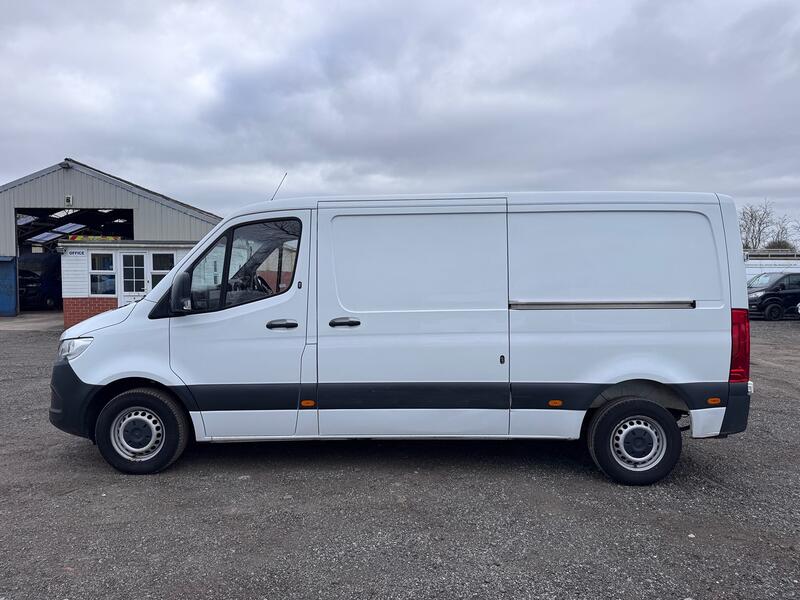 MERCEDES-BENZ SPRINTER 2.1 314 CDI MWB Low Roof Panel Van. Only 60566 Miles. FMBSH.  Appleplay.  NO VAT 2019