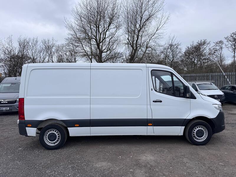 MERCEDES-BENZ SPRINTER 2.1 314 CDI MWB Low Roof Panel Van. Only 60566 Miles. FMBSH.  Appleplay.  NO VAT 2019