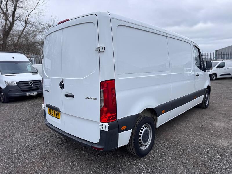 MERCEDES-BENZ SPRINTER 2.1 314 CDI MWB Low Roof Panel Van. Only 60566 Miles. FMBSH.  Appleplay.  NO VAT 2019