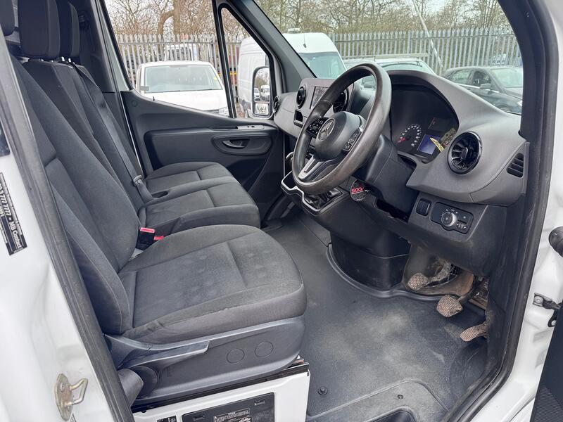 MERCEDES-BENZ SPRINTER 2.1 314 CDI MWB Low Roof Panel Van. Only 60566 Miles. FMBSH.  Appleplay.  NO VAT 2019