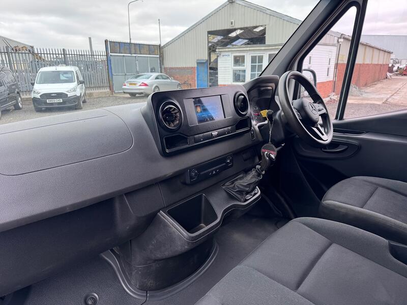 MERCEDES-BENZ SPRINTER 2.1 314 CDI MWB Low Roof Panel Van. Only 60566 Miles. FMBSH.  Appleplay.  NO VAT 2019