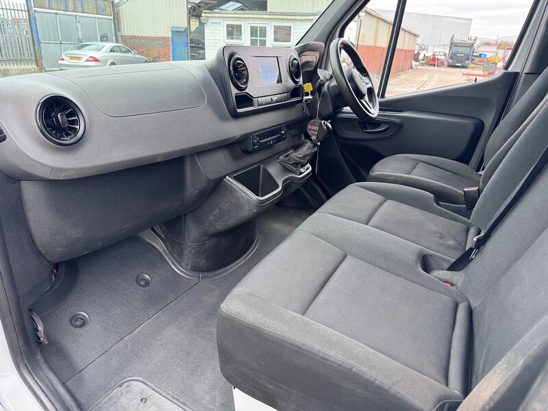 MERCEDES-BENZ SPRINTER 2.1 314 CDI MWB Low Roof Panel Van. Only 60566 Miles. FMBSH.  Appleplay.  NO VAT 2019